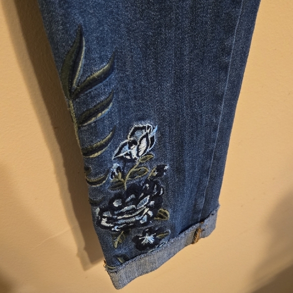 DRIFTWOOD Blue Cropped Ankle Jeans with Distressed Accents - Picture 4 of 5
